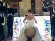 Novia zuliana se hace viral por cantar gaita y tocar tambora en su boda