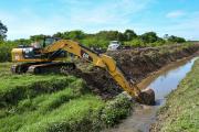 La Alcaldía intensifica la limpieza de canales para prevenir rebalses e inundaciones en Montero