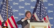 Milei imitó a Trump, y bailó con Village People en Mar-a-Lago