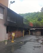 Voraz incendio destruyó 11 carros en Residencia Yuribi