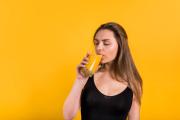 Optimiza el funcionamiento del sistema digestivo con este jugo détox que limpia el intestino en un tris