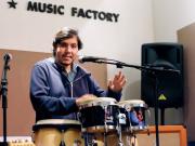 Tiene autismo, lidera una banda de rock y un documental sobre su vida llegó a los Emmy