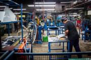 La industria manufacturera volvió a caer en septiembre y cortó el rebote de agosto