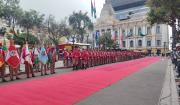 El centro de la ciudad de La Paz se va pintando de colores a horas de la posesión