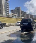 Persisten las aguas servidas frente al complejo hotelero del este