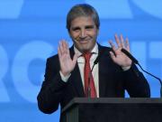 Caputo anunció que podrían cambiar las bandas cambiarias