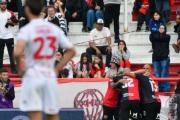 Newell's obtuvo un triunfo clave para la permanencia y complicó la clasificación de Huracán