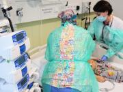 Un hospital catalán promociona en el país una innovadora terapia para chicos con cáncer