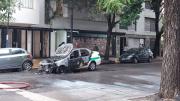 Susto en el centro de La Plata: ardió un taxi en plena calle