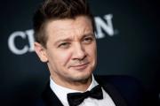 La polémica que sacude a Jeremy Renner: cineasta china hace fuertes acusaciones en su contra