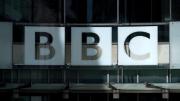 Renuncian el director general y la jefa de Informativos de la BBC tras polémicas por sesgo anti-Trump
