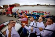 Paz lidera caravana de cisternas para abastecer con gasolina y diésel