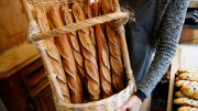¿Peligra el futuro de la baguette? Francia está reinventado su emblemático pan