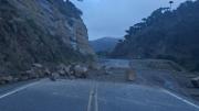 Restricciones en la Ruta 242 por un derrumbe de rocas: tránsito complicado para cruzar de Neuquén a Chile por Pino Hachado