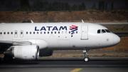 Latam confirma cancelación de vuelos por paro de pilotos que inicia a medianoche