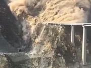 Colapsó un puente gigante de 758 metros en China: el impactante video