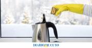 El truco que reemplaza al bicarbonato y al limón para eliminar el sarro de la pava eléctrica