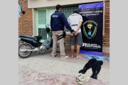 Detienen a un sujeto y recuperan una moto robada
