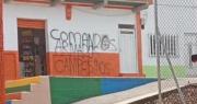 Noticias Antioquia: Pintan grafitis en las fachadas de viviendas en Andes