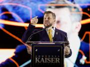 Elecciones en Chile: guiños a Pinochet, promesas de mano dura y música de AC/DC en el cierre de campaña del candidato más cercano a Milei