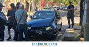 Aparatoso choque entre un auto y una camioneta en una esquina de Trinidad