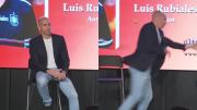 VIDEO VIRAL: Tío de Luis Rubiales fue quien le lanzó con huevos en plena presentación de su libro