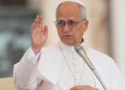 El papa pide controlar el uso que hacen los niños de la tecnología