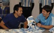 Estudió en la UBA, diseñó las camisetas de la Selección Argentina en dos Mundiales y lanzó un innovador evento de cultura futbolera