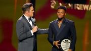 Ronald Acuña Jr. recibió su galardón de Regreso del Año en los Premios MLB 2025