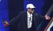 Latin Grammy 2025: Bad Bunny y Ca7riel y Paco Amoroso se bañan en premios y abrazos