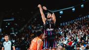 ¡Le dio el triunfo a su equipo!: Chileno Sebastián Herrera anota un triple al último segundo en la Euroliga y se hace viral