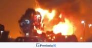 Fuerte explosión provocó pánico y desató un voraz incendio