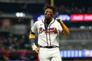 Ronald Acuña Jr. ganó el premio a Regreso del Año en la Liga Nacional de la MLB