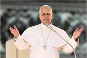 El papa León XIV abre clínica para los pobres