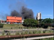 Importante incendio en Villa Celina: pérdidas totales en una fábrica textil