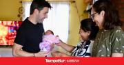 Torres visitó a la primera bebé nacida en el nuevo hospital María Humphreys de Trelew