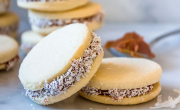 No llevan harina: receta de alfajores de maicena, riquísimos para acompañar el mate en un día lluvioso