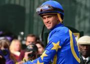 Javier Castellanos aprovecha un cambio de monta y se adjudica el triunfo número 5.910 en su carrera