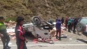 Un choque y un vuelco en la ruta dejan desolación, 8 muertos y 40 heridos