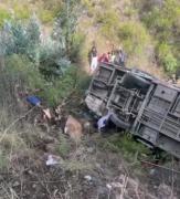 Reportan vuelco de un bus en la ruta Cochabamba