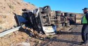 Vuelco sobre la Ruta 237, cerca de Piedra del Águila: un camionero había quedado atrapado