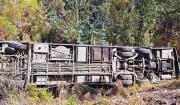 Bus se precipita por un barranco en la nueva carretera Cochabamba-Santa Cruz: Al menos cuatro personas heridas
