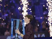 La revancha de Jannik Sinner: le ganó a Carlos Alcaraz tras perder el 1 en Turín y es el bicampeón del ATP Finals