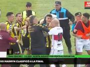Batalla campal en la semifinal del Reducido: Deportivo Madryn le ganó a Morón 1-0 y los futbolistas terminaron a las piñas