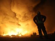 Un bolsón que tiraba mucho vapor y químicos que no debían mezclarse, las posibles causas del incendio en Ezeiza