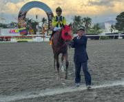 Fuerza y corazón: El Relámpago desafía la adversidad y triunfa en el Chiquinquirá machos a pesar de perder la fusta