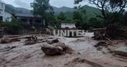 Se desborda el río en Samaipata, hay casas inundadas, heridos y llegó mazamorra a la carretera entre Santa Cruz y Cochabamba