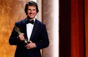Tom Cruise recibe su primer Óscar en los Governors Awards y promete defender el cine