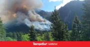 Bomberos y brigadistas combaten los focos ígneos detectados en Epuyén y Dique Florentino Ameghino
