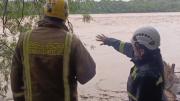 Bomberos buscan a dos personas desaparecidas tras la inundación en Achira, Samaipata